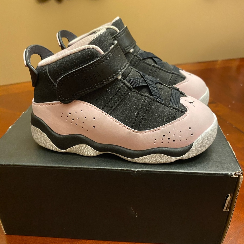 Shoes - Picture 4 of 6